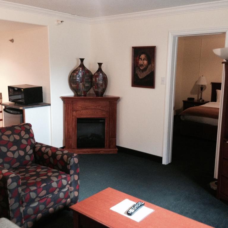 Ptarmigan Inn Hay River Room photo