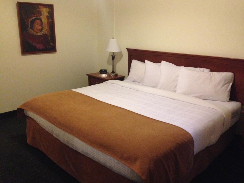 Ptarmigan Inn Hay River Room photo