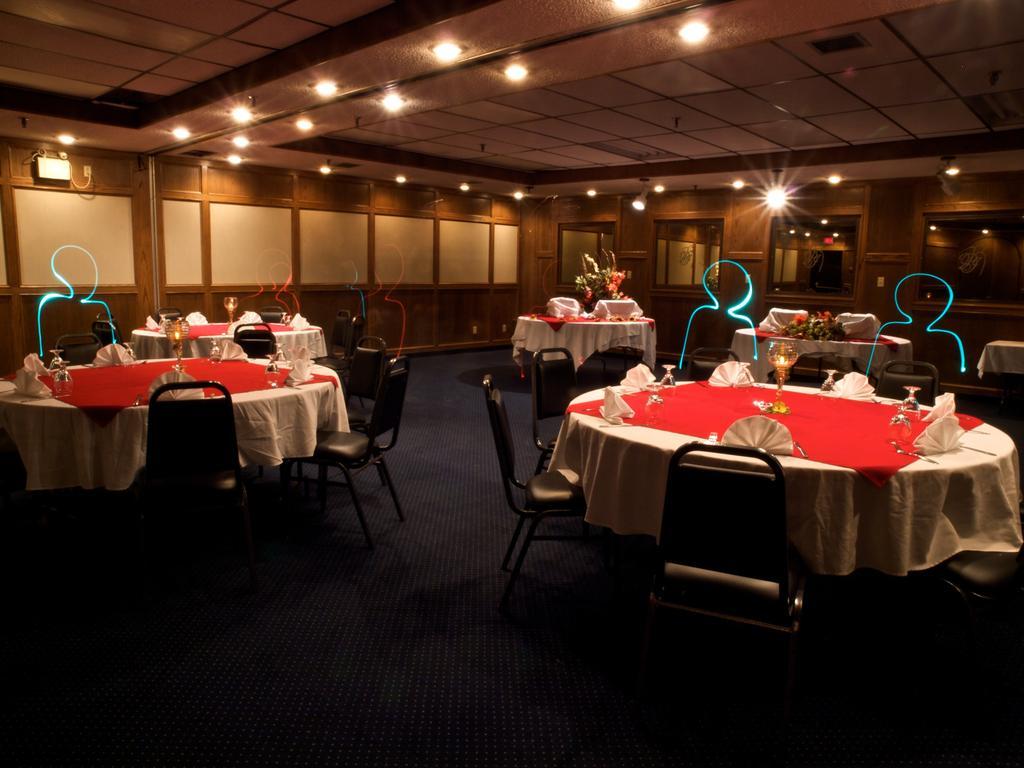 Ptarmigan Inn Hay River Exterior photo